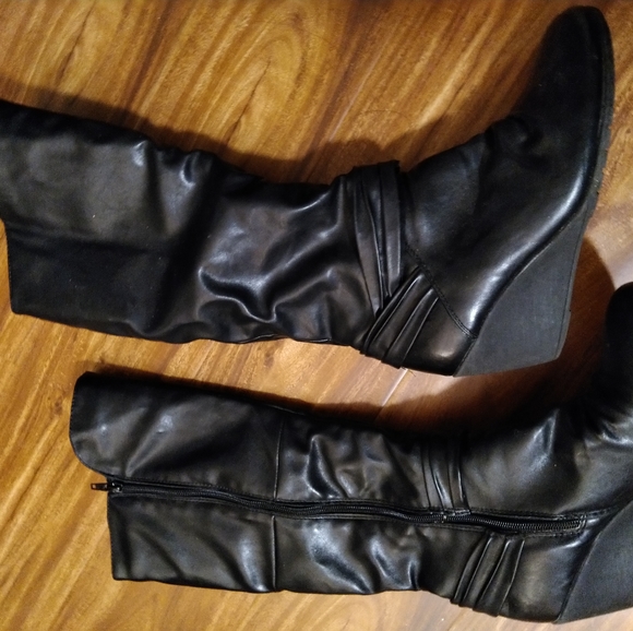 Black Boots - Picture 2 of 5